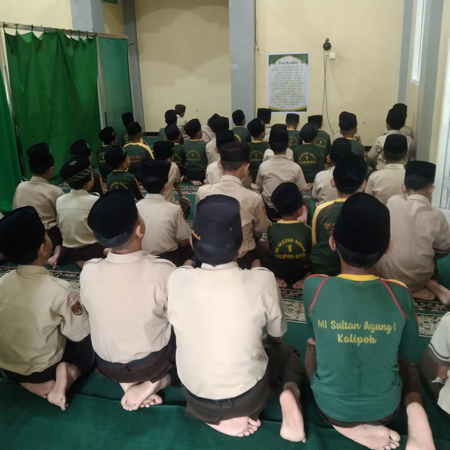 Pembiasaan Ibadah dan Akhlak Mulia